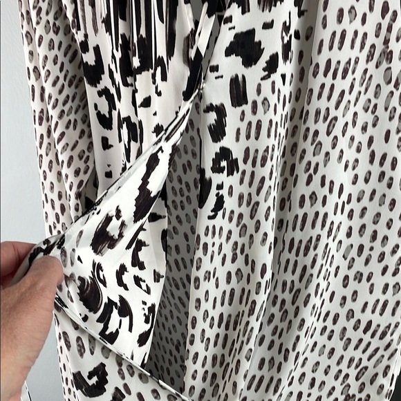 Cabi Animal Print Faux Wrap Long Sleeve Blouse Size S - Picture 5 of 8